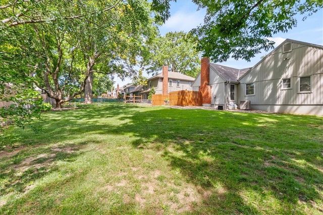 10819 W 102nd Street, Overland Park, KS 66214