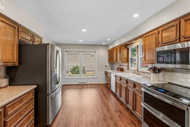 10819 W 102nd Street, Overland Park, KS 66214