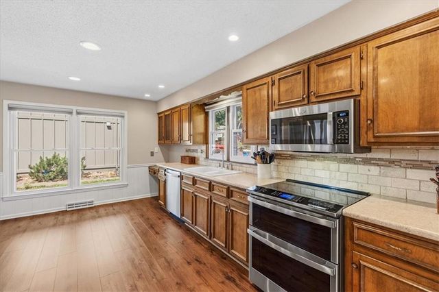 10819 W 102nd Street, Overland Park, KS 66214