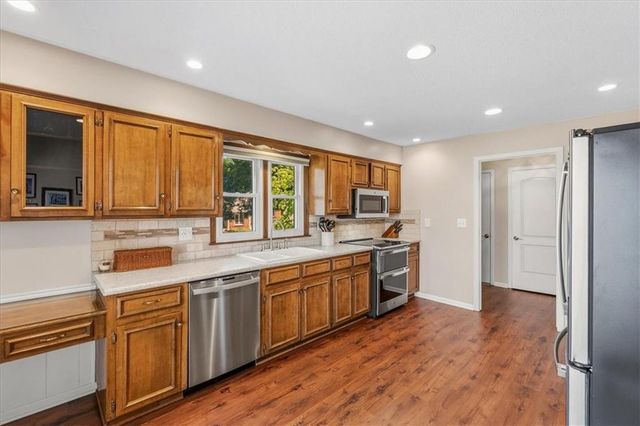 10819 W 102nd Street, Overland Park, KS 66214
