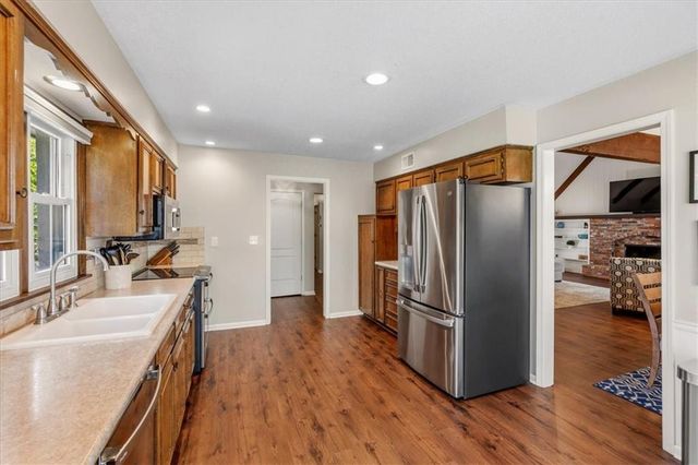 10819 W 102nd Street, Overland Park, KS 66214