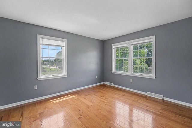 151 STRICKLER RUN DR, Columbia, PA 17512