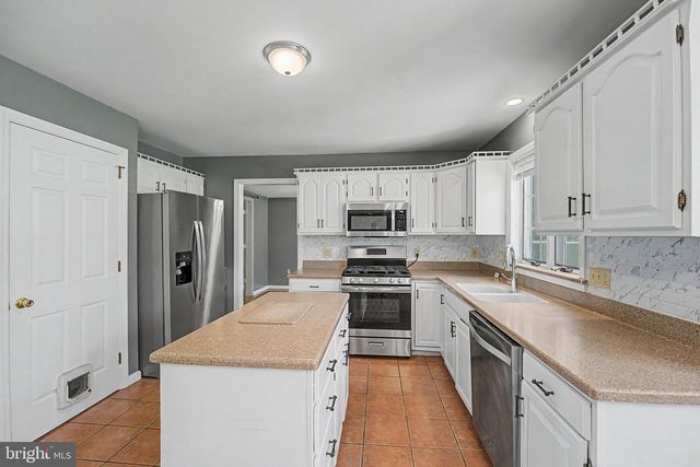151 STRICKLER RUN DR, Columbia, PA 17512