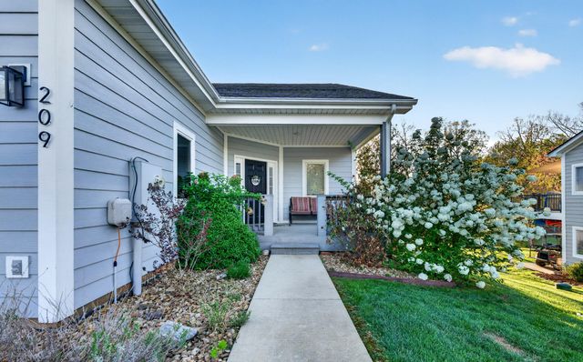 209 Retreat LN, Huddleston, VA 24104