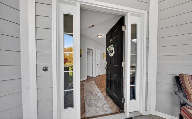 209 Retreat LN, Huddleston, VA 24104