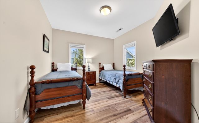 209 Retreat LN, Huddleston, VA 24104