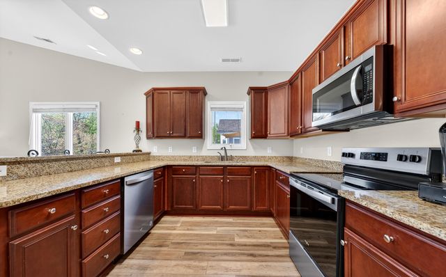 209 Retreat LN, Huddleston, VA 24104