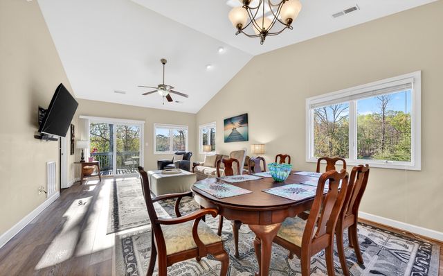 209 Retreat LN, Huddleston, VA 24104