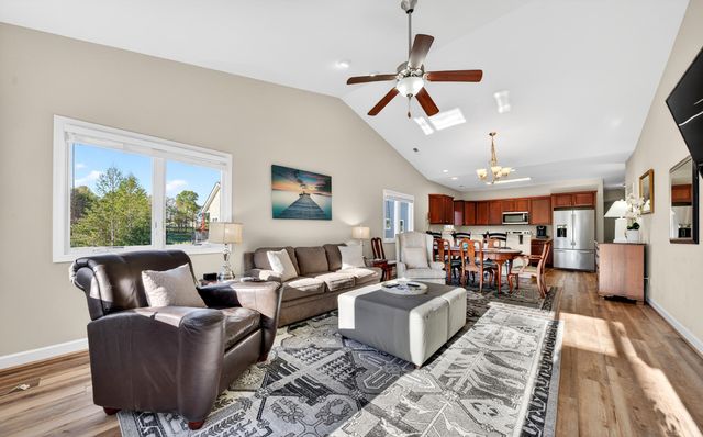 209 Retreat LN, Huddleston, VA 24104