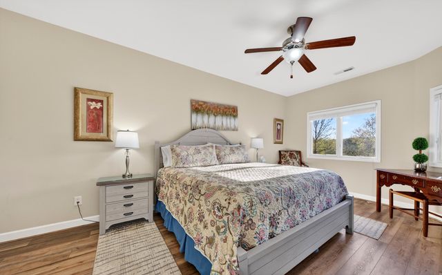 209 Retreat LN, Huddleston, VA 24104