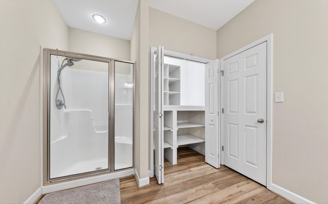 209 Retreat LN, Huddleston, VA 24104