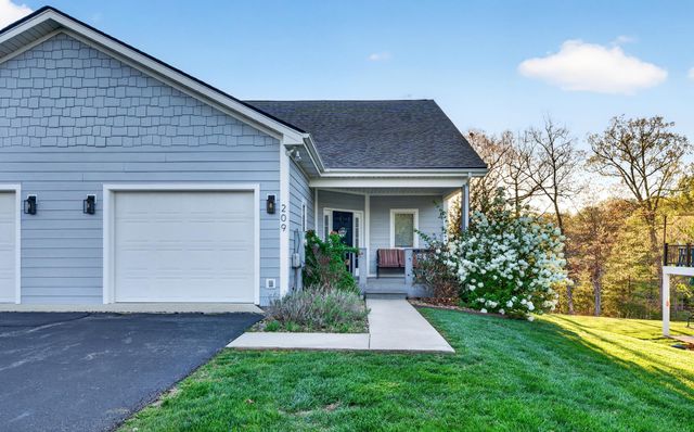 209 Retreat LN, Huddleston, VA 24104