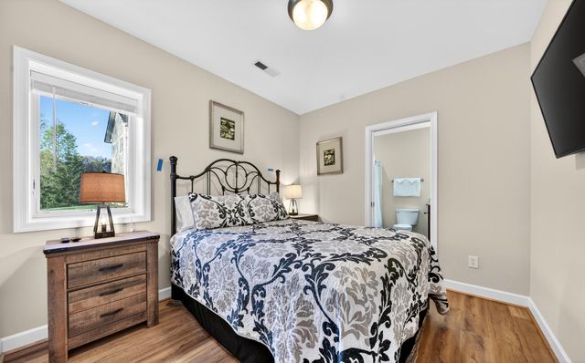 209 Retreat LN, Huddleston, VA 24104