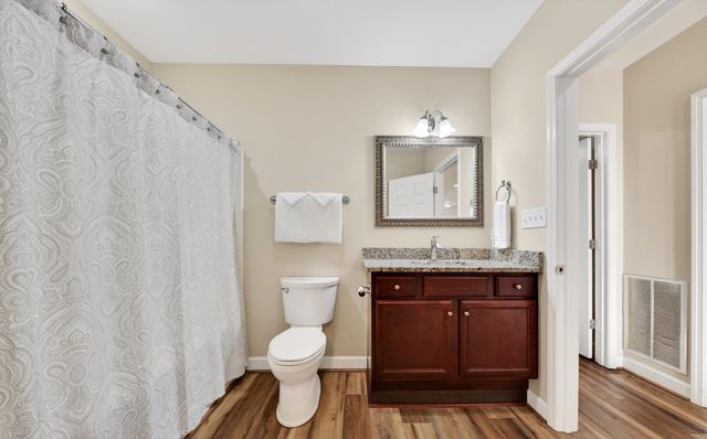 209 Retreat LN, Huddleston, VA 24104
