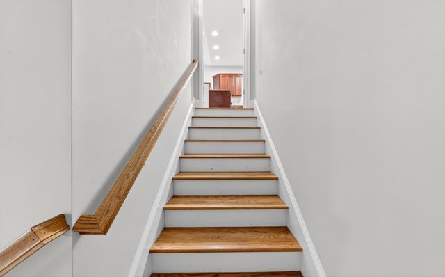 209 Retreat LN, Huddleston, VA 24104