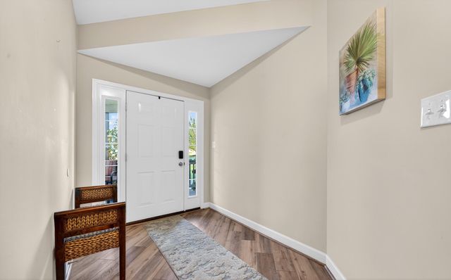 209 Retreat LN, Huddleston, VA 24104