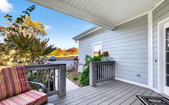 209 Retreat LN, Huddleston, VA 24104