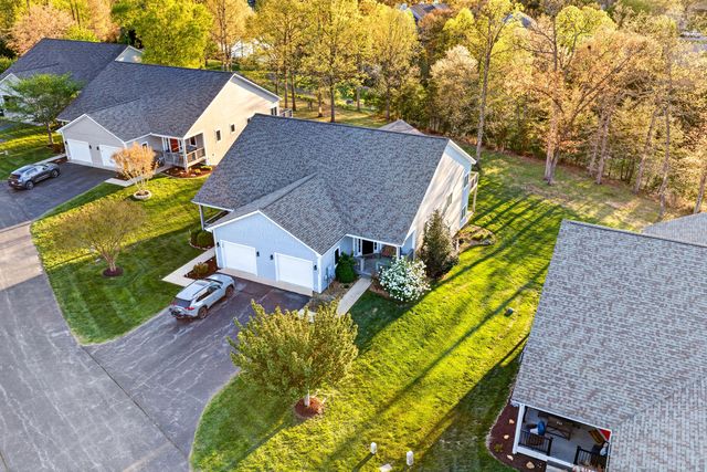 209 Retreat LN, Huddleston, VA 24104