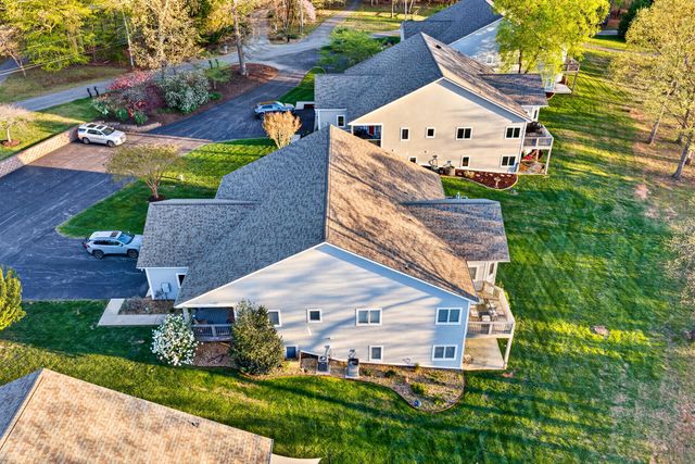 209 Retreat LN, Huddleston, VA 24104