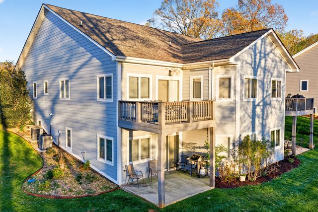 209 Retreat LN, Huddleston, VA 24104