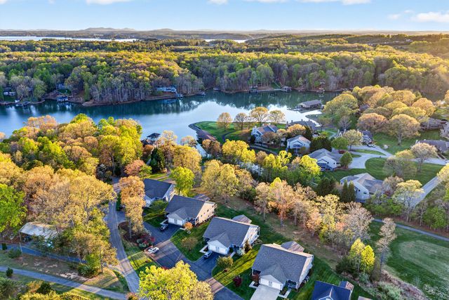 209 Retreat LN, Huddleston, VA 24104
