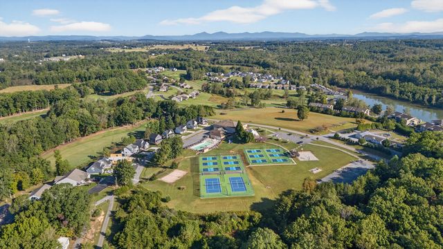 209 Retreat LN, Huddleston, VA 24104