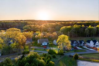 209 Retreat LN, Huddleston, VA 24104