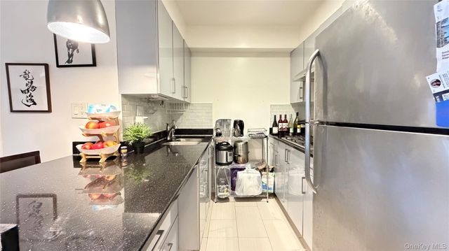 13870 Elder Avenue 4S, Flushing, NY 11355