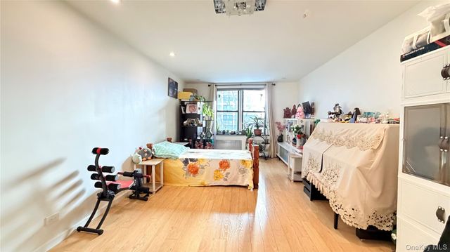 13870 Elder Avenue 4S, Flushing, NY 11355