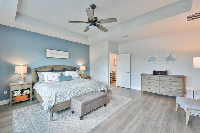 2407 W GRAY STREET, Tampa, FL 33609
