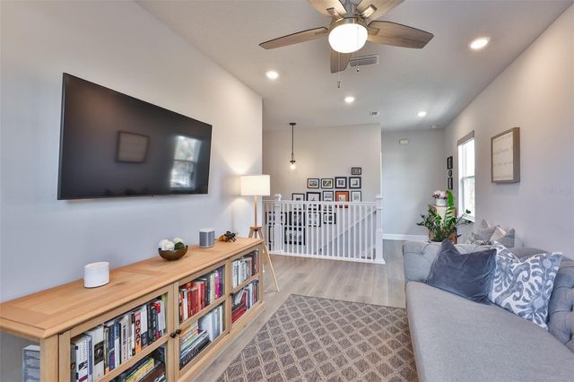 2407 W GRAY STREET, Tampa, FL 33609