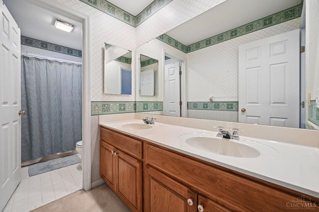 483 Vista Glen Drive, Springdale, OH 45246