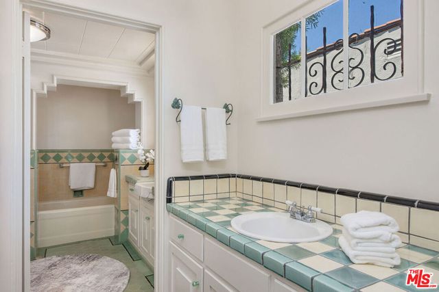 1124 Alvira Street, Los Angeles, CA 90035