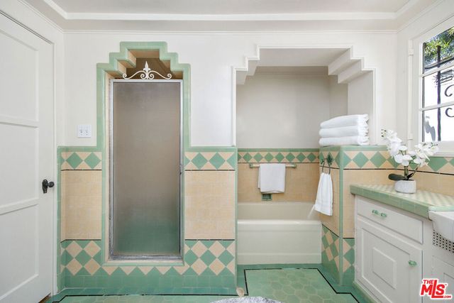1124 Alvira Street, Los Angeles, CA 90035