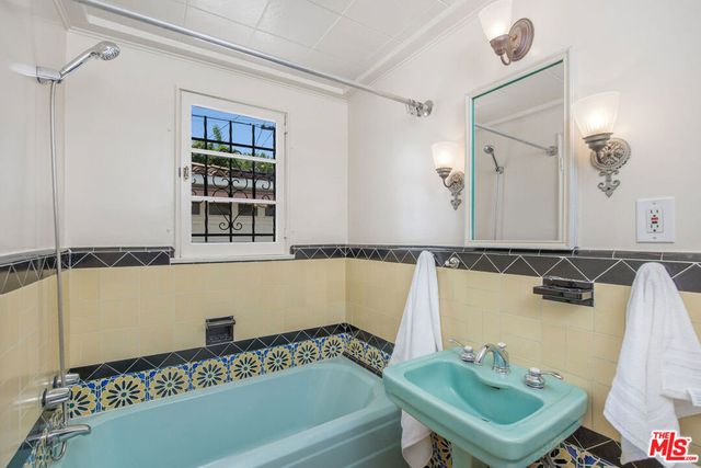 1124 Alvira Street, Los Angeles, CA 90035