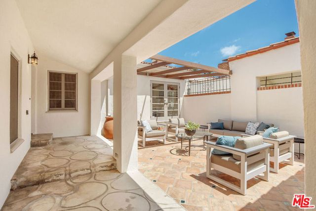 1124 Alvira Street, Los Angeles, CA 90035