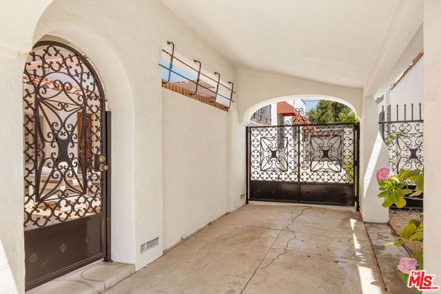 1124 Alvira Street, Los Angeles, CA 90035