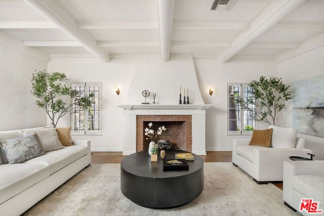 1124 Alvira Street, Los Angeles, CA 90035