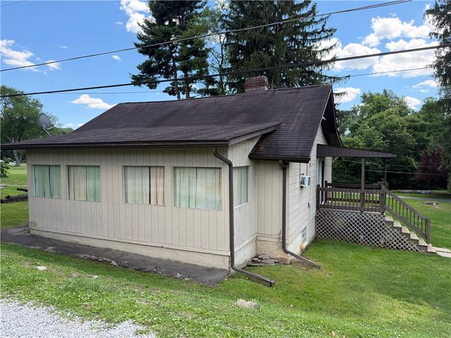 112 Schoolhouse Rd, Jefferson Twp, PA 15442