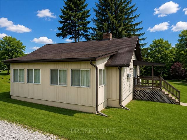112 Schoolhouse Rd, Jefferson Twp, PA 15442