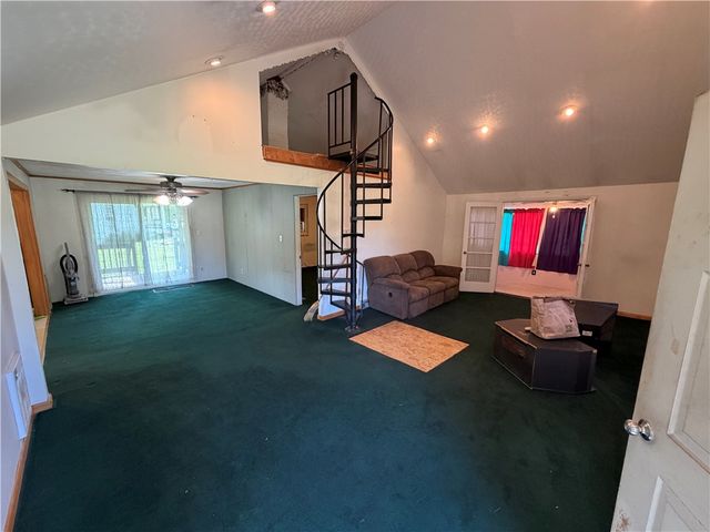 112 Schoolhouse Rd, Jefferson Twp, PA 15442