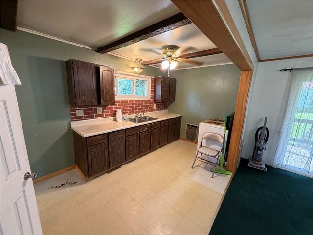 112 Schoolhouse Rd, Jefferson Twp, PA 15442