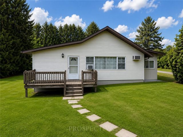 112 Schoolhouse Rd, Jefferson Twp, PA 15442