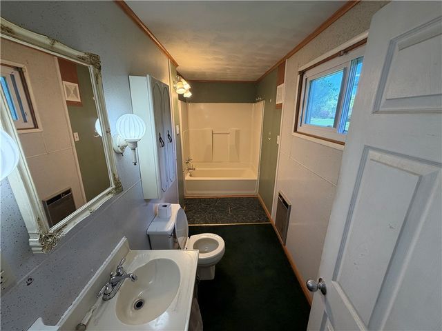 112 Schoolhouse Rd, Jefferson Twp, PA 15442