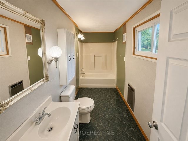 112 Schoolhouse Rd, Jefferson Twp, PA 15442