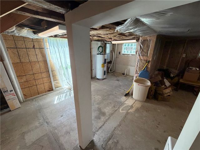 112 Schoolhouse Rd, Jefferson Twp, PA 15442