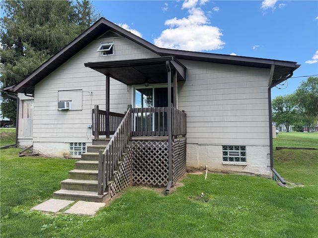 112 Schoolhouse Rd, Jefferson Twp, PA 15442