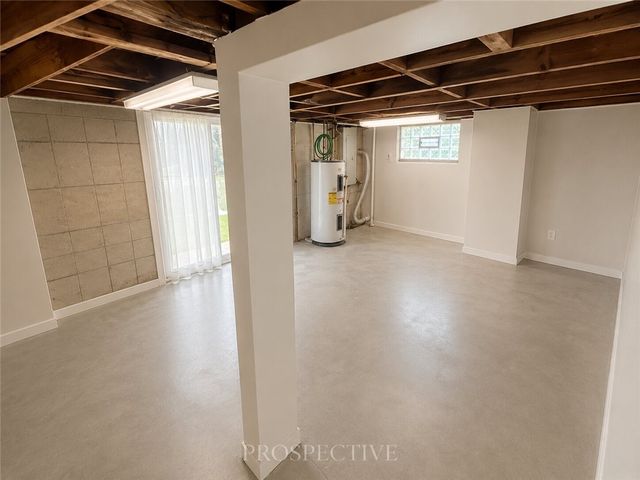 112 Schoolhouse Rd, Jefferson Twp, PA 15442