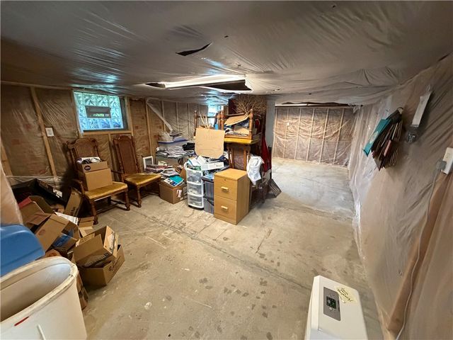 112 Schoolhouse Rd, Jefferson Twp, PA 15442