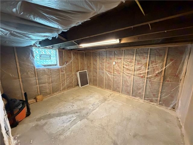 112 Schoolhouse Rd, Jefferson Twp, PA 15442